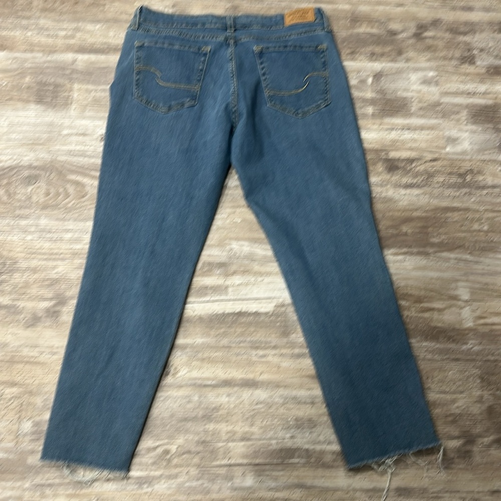 Levi Strauss mid rise boyfriend jeans size 12. - Picture 5 of 7